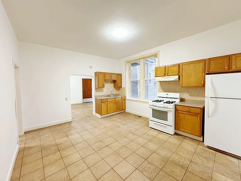 3612 S Wood St #1R — Photo 2