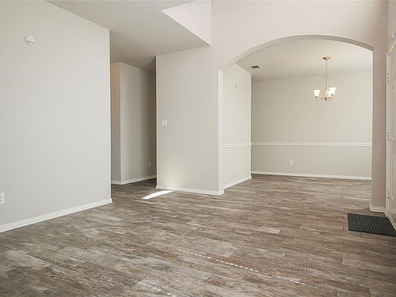 4th image of 505 Dover Park Trl