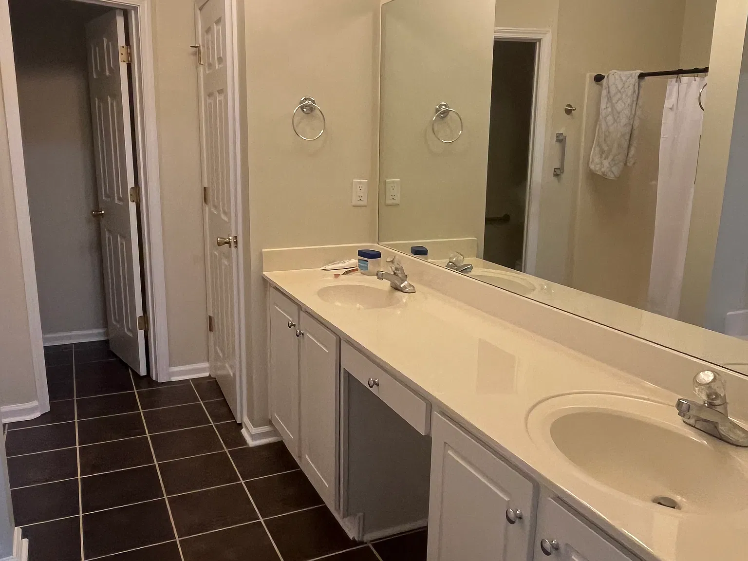 3 bed, 1610 sqft, $900 — Photo 2