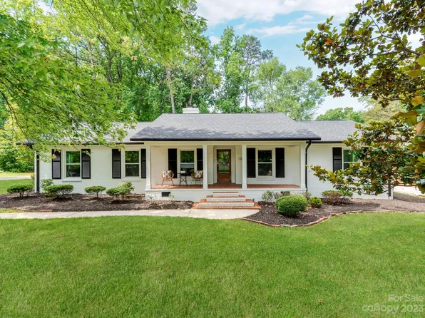 1301 Lynbrook Dr, Charlotte, NC 28211