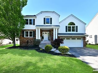 142 Geiger Dr, River Vale, NJ 07675