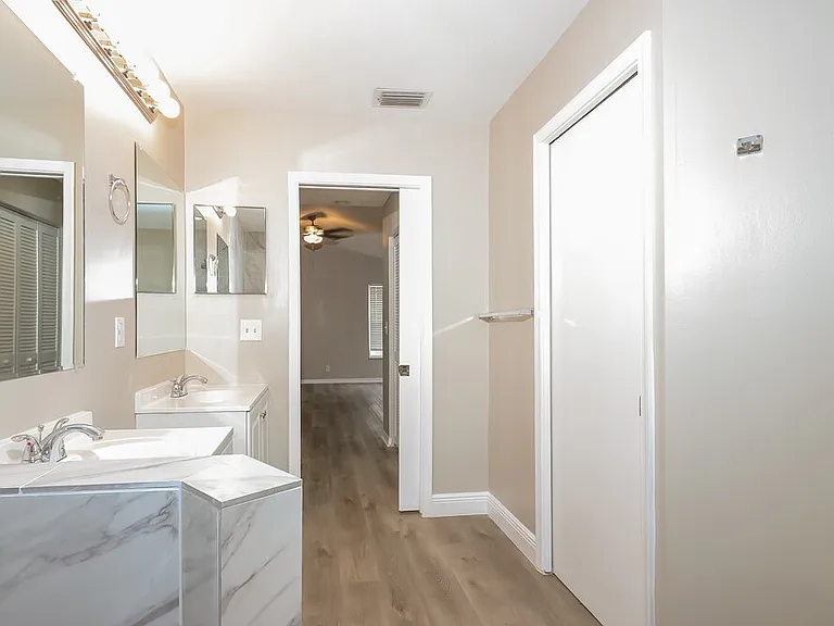 7673 Springfield Lake Dr — Photo 10