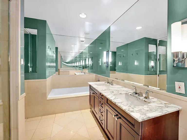 401 E 60th St #33B — Photo 7