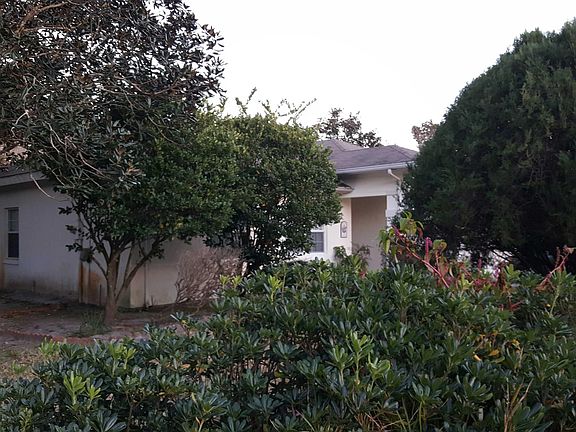3rd image of 18 Montauk Ln