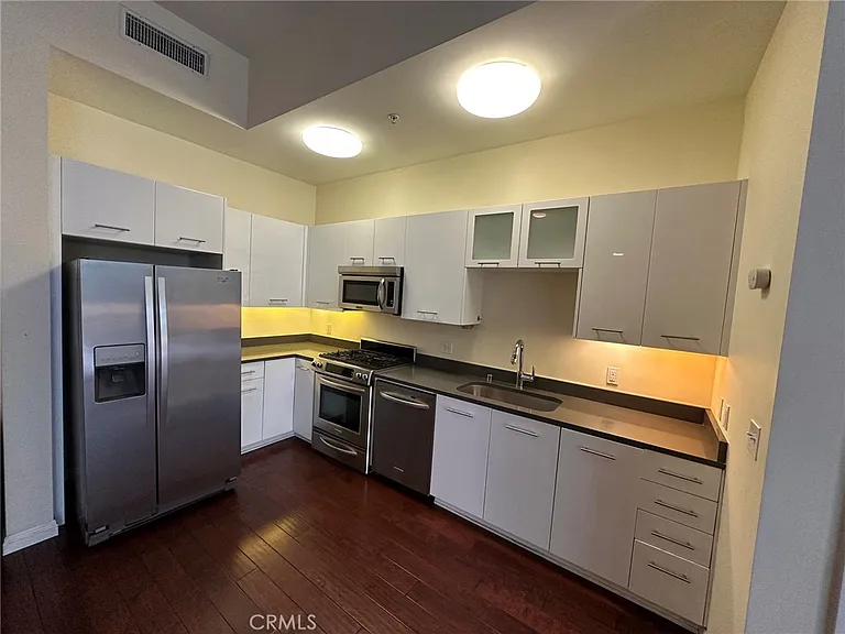 238 S Arroyo Pkwy #213 — Photo 8
