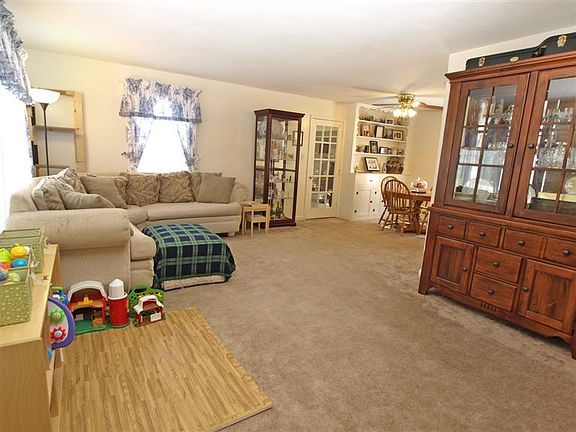 3rd image of 2965 Loretta Dr