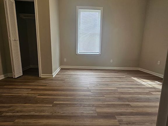 4th image of 702 Violet St #1/2