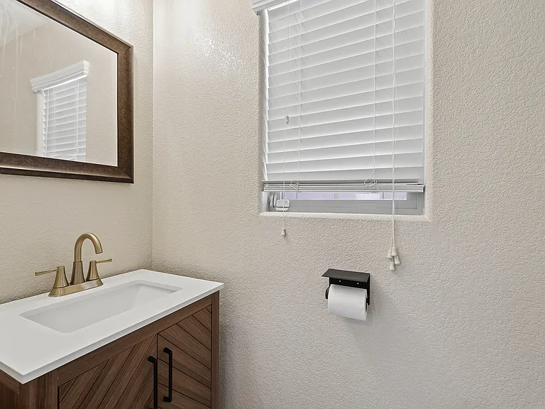 10847 Iona Island Ave — Photo 35