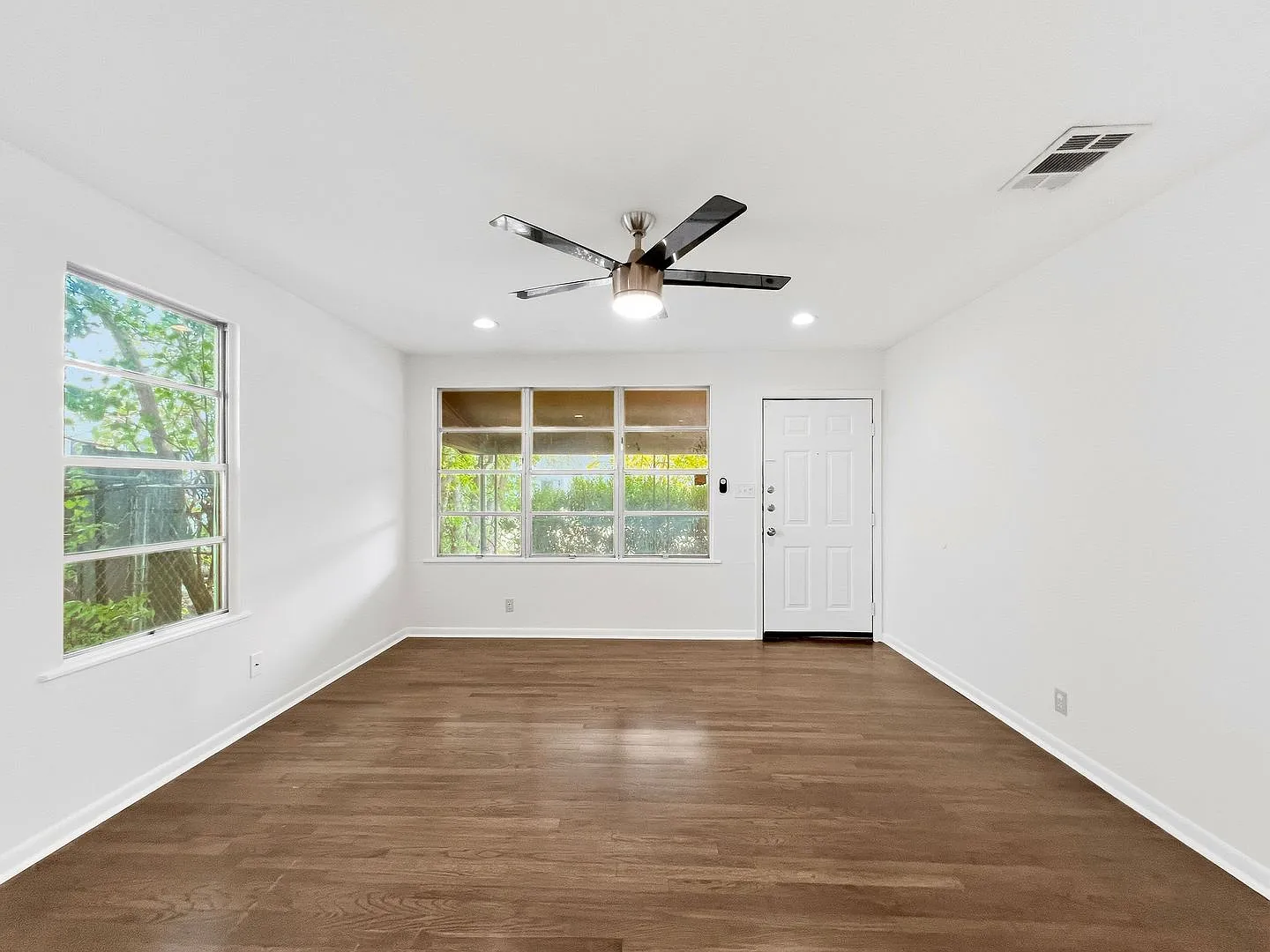 4508 Bennett Avenue — Photo 3