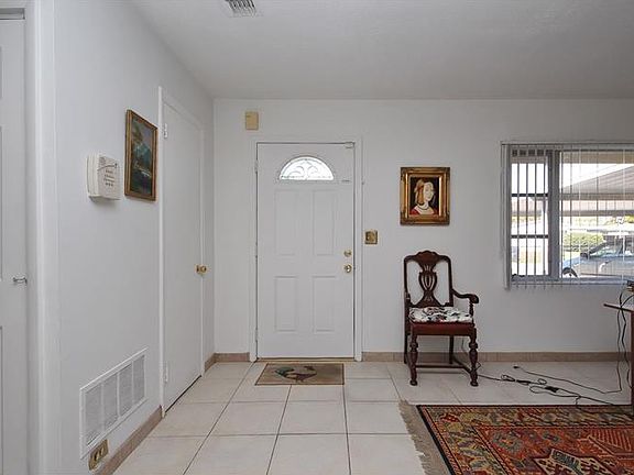 3rd image of 5605 Santa Monica Dr