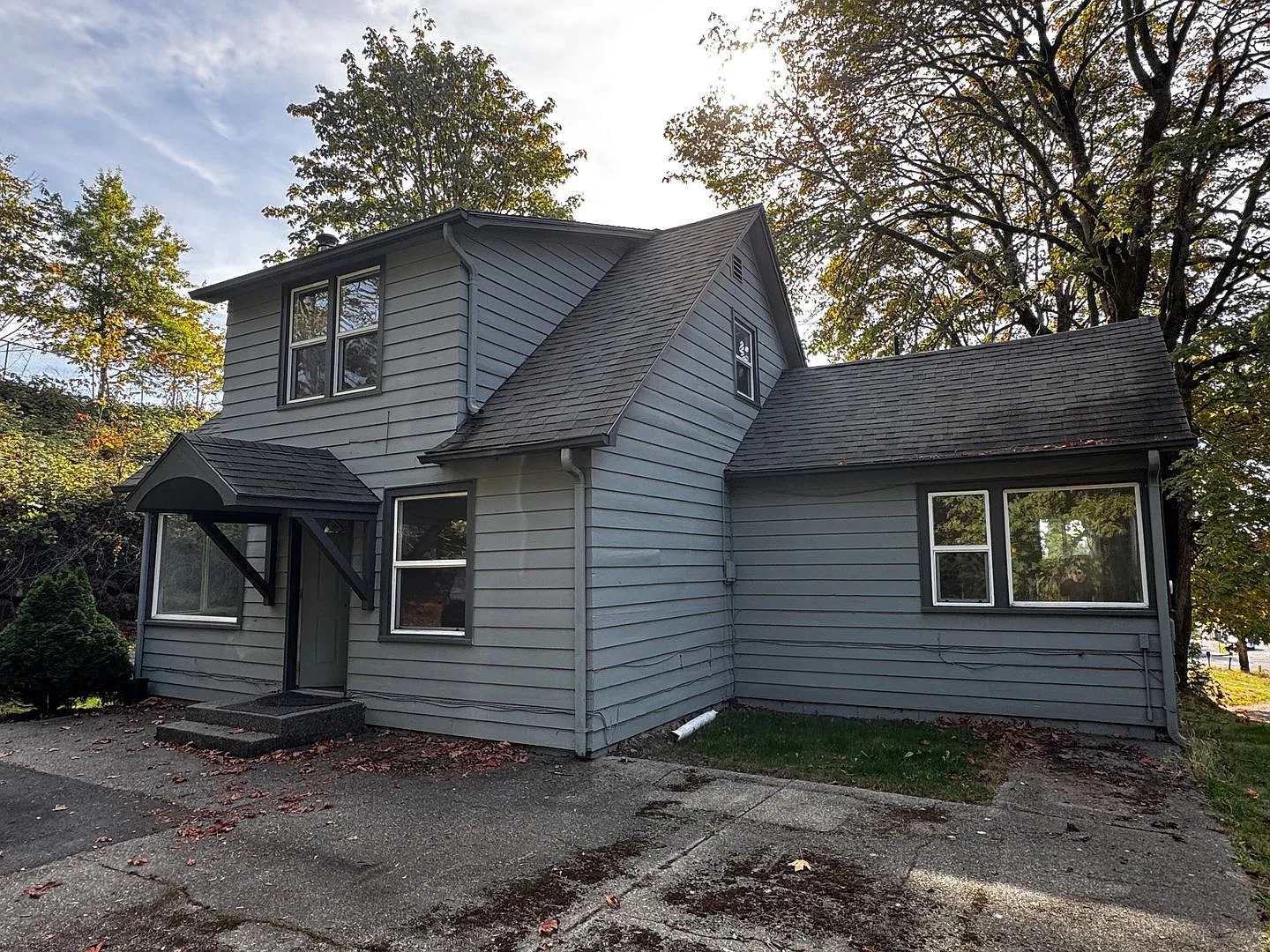 4-Bedroom Plus Bonus Rooms Bremerton Home — Photo 1