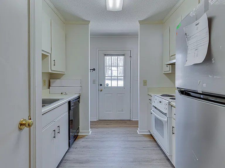 412 John St #B — Photo 8