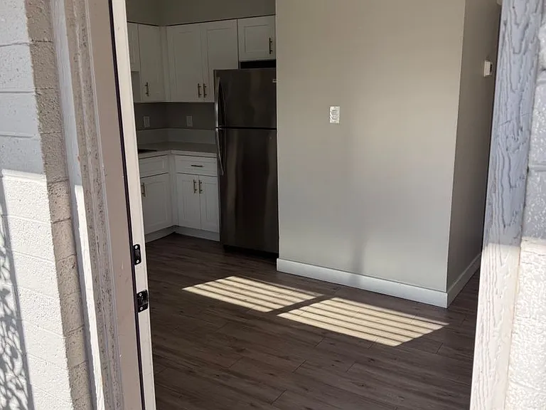 220 W Cherry Ave — Photo 29