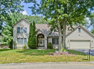 80 Parenteau Ct, Chicopee, MA 01020