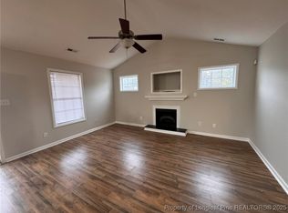 820 Pebble Ridge Ct, Fayetteville, NC 28311