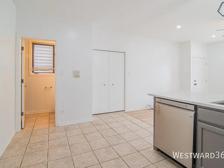 2534 W Harrison St #1 — Photo 4