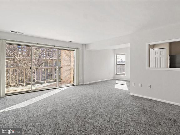3rd image of 19 Canterbury Sq #211