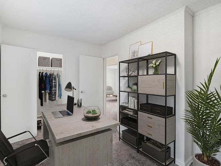 Eatoncrest Apartment Homes — Photo 8