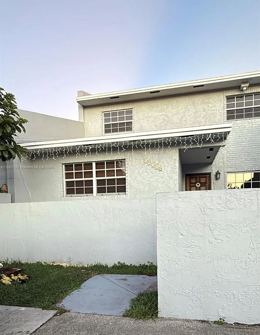 4 bed, 2.0 bath, 1540 sqft, $3,000 — Photo 2