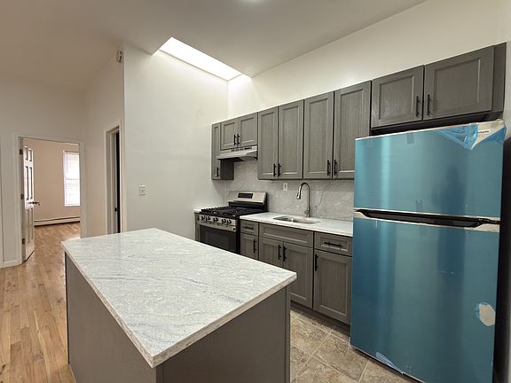 3rd image of 262 Rochester Ave #2