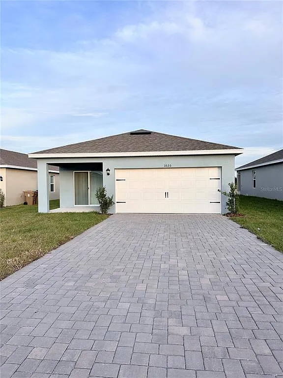 4 bed, 2.0 bath, 1720 sqft, $2,300 — Photo 3