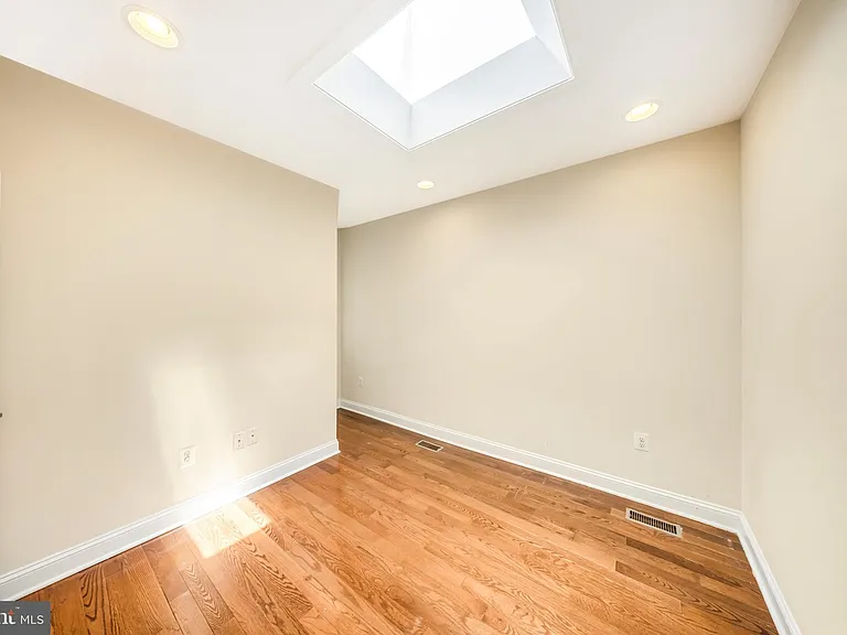 1505 Spring Pl NW — Photo 24