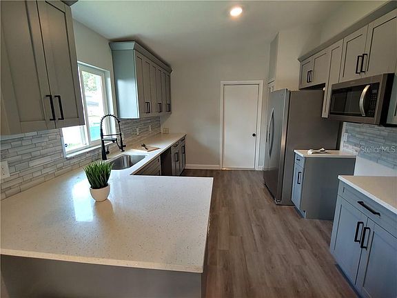 2nd image of 416 Lake Daisy Dr