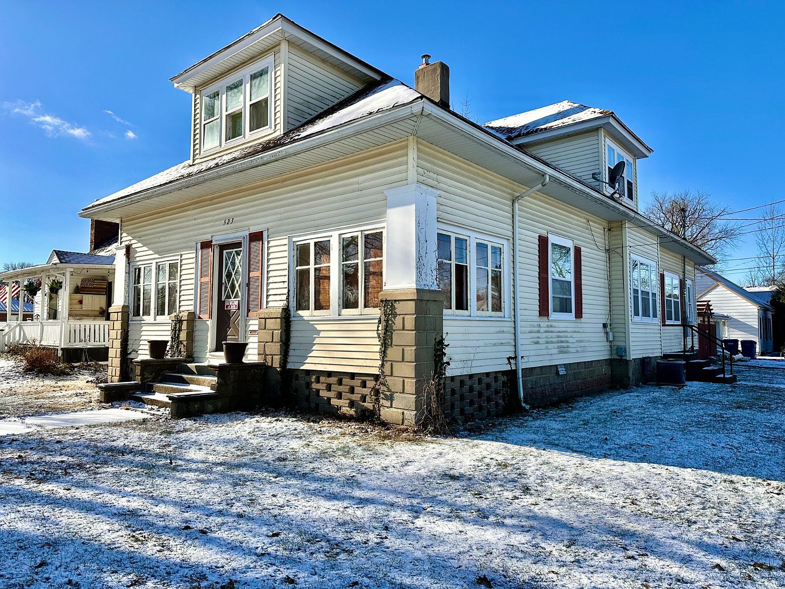 523 N Main St, Flora, IL 62839 | MLS #11236690 | Zillow