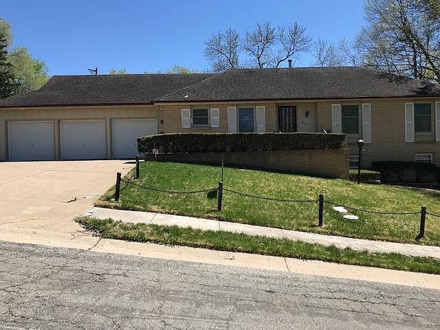 1st image of 817 W Country Ln