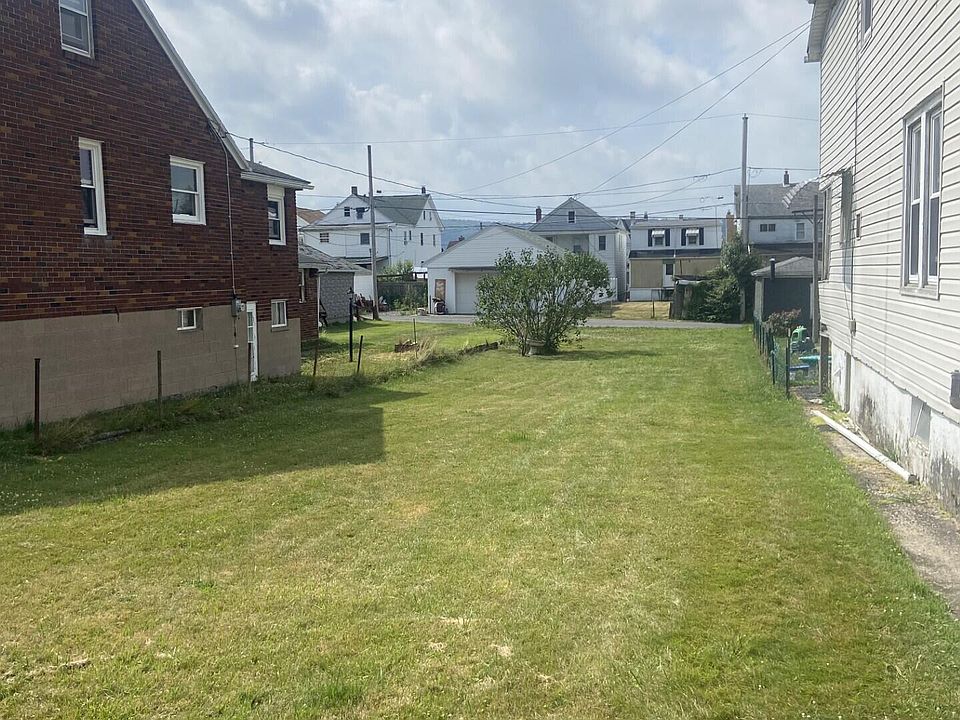 2nd image of Pine St