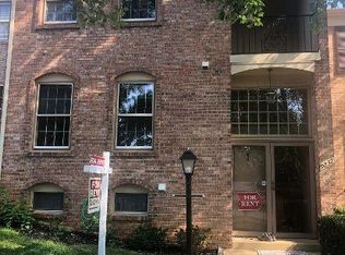9232 Annhurst St, Fairfax, VA 22031
