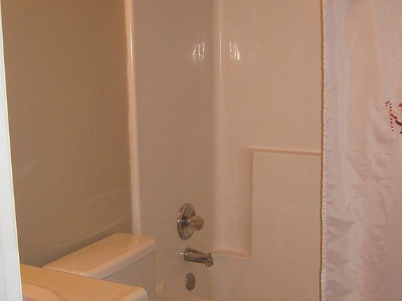 Main floor bath/shower