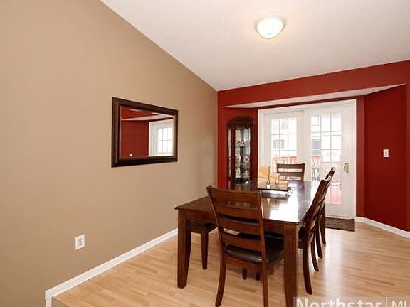 4th image of 5464 Golfview Cir N
