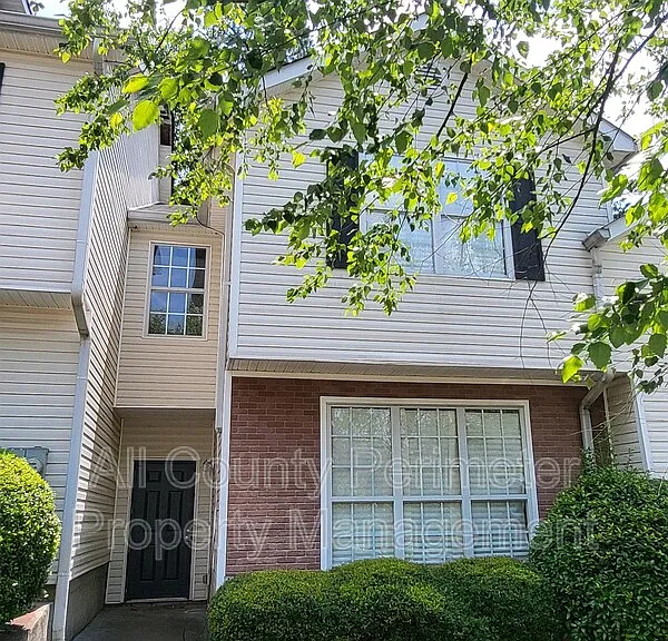 7620 Creekside Ln — Photo 1