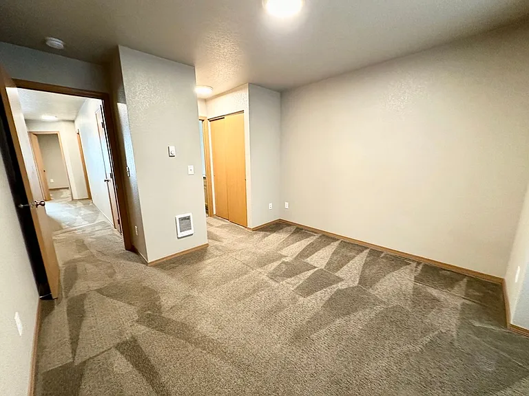 2102 N Yellowstone St — Photo 34