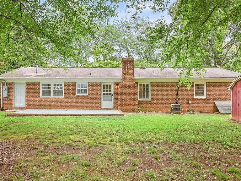 701 N Peace Haven Rd — Photo 36