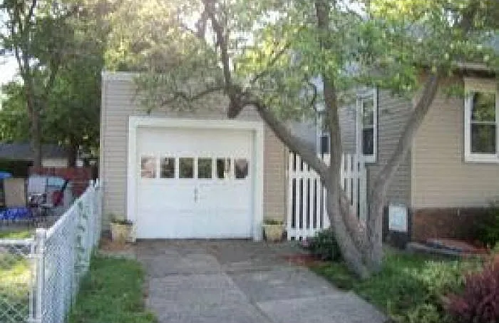 Detached Garage