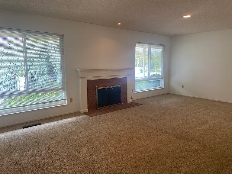 7358 Oakmont Dr — Photo 3