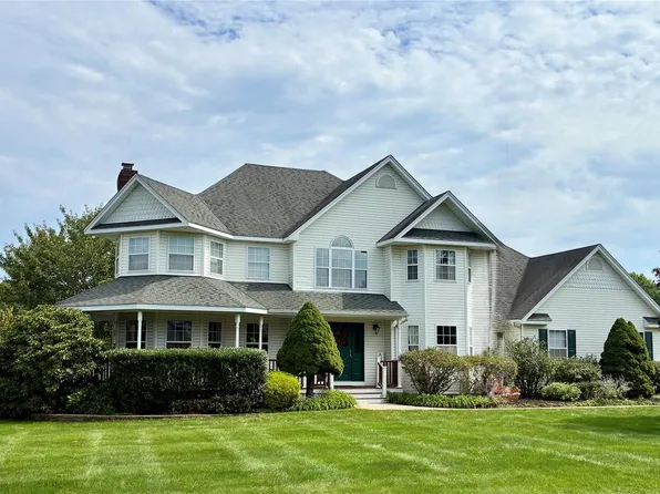 5 Old Neck Court, Manorville, NY 11949