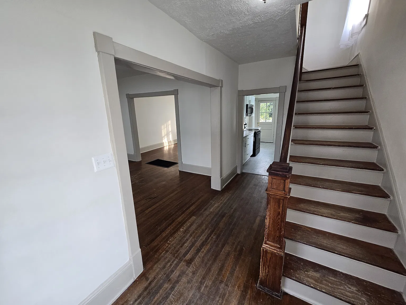 3 bed, 1670 sqft, $1,775 — Photo 2