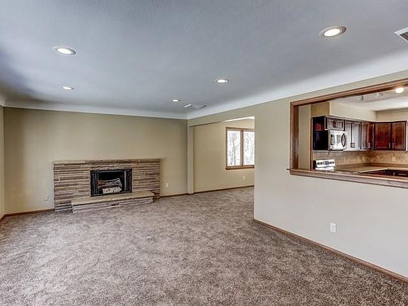 3rd image of 1525 Circle Dr