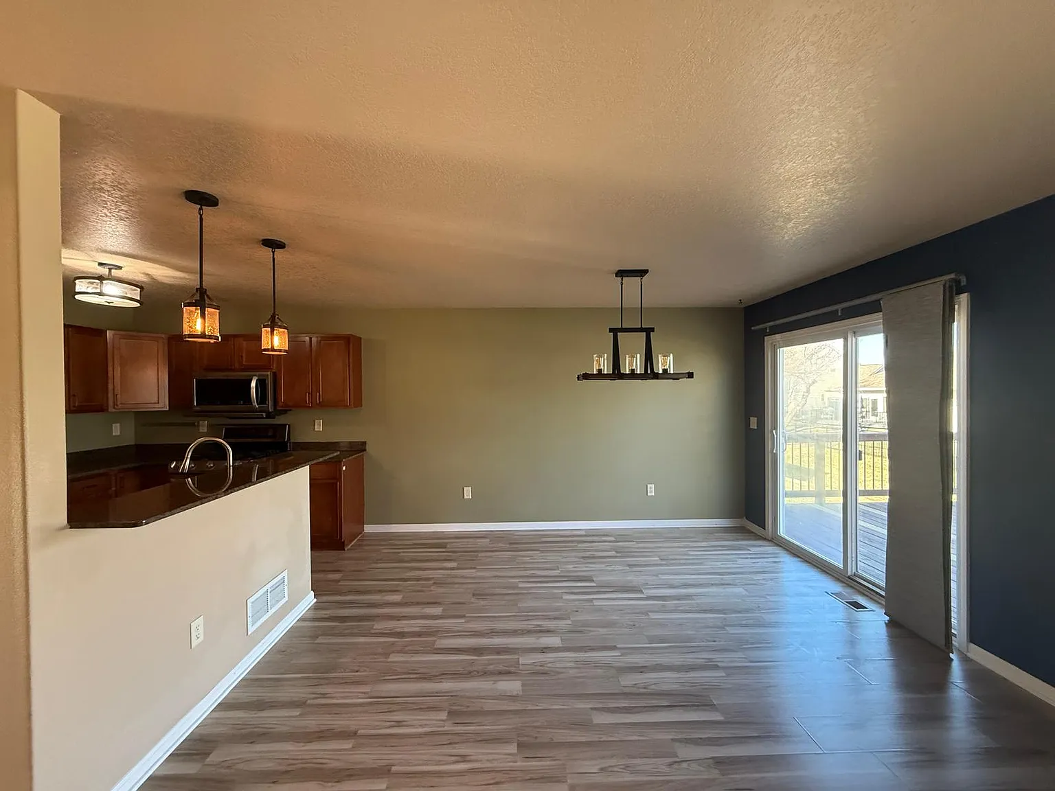 4 bed, 3.5 bath, 2148 sqft, $2,500 — Photo 4