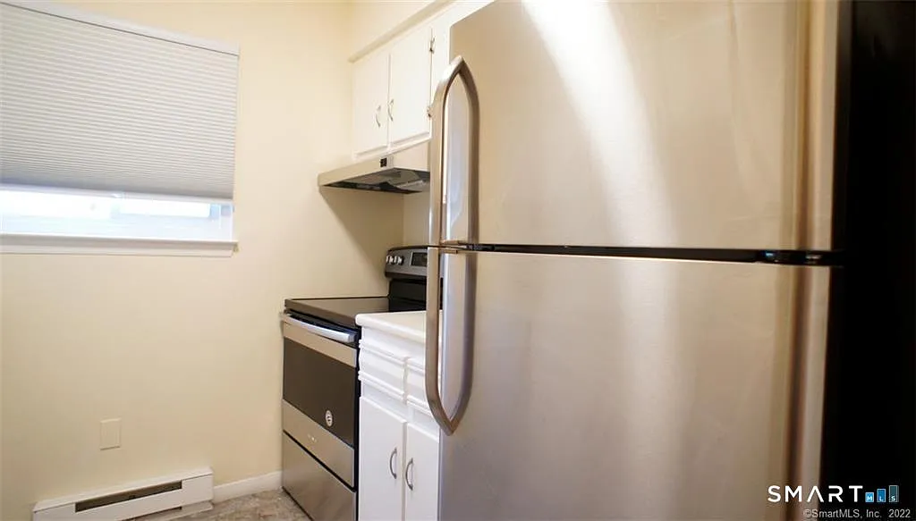 2 bed, 1.0 bath, 900 sqft, $2,295 — Photo 2