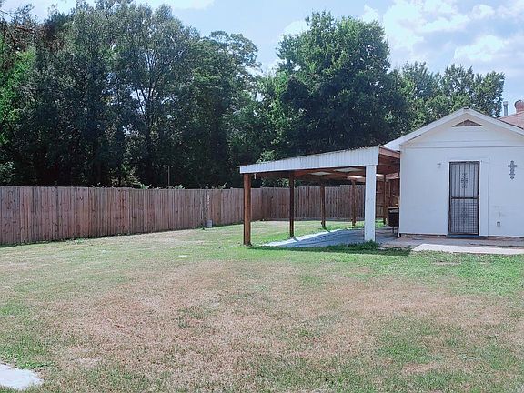 3rd image of 7814 Jewella Ave