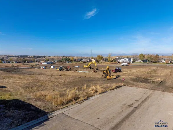 20 Hermitage Ln, Belle Fourche, SD 57717