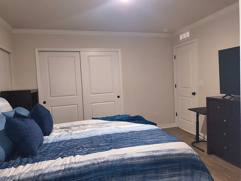 8 Unique Ct #B — Photo 34