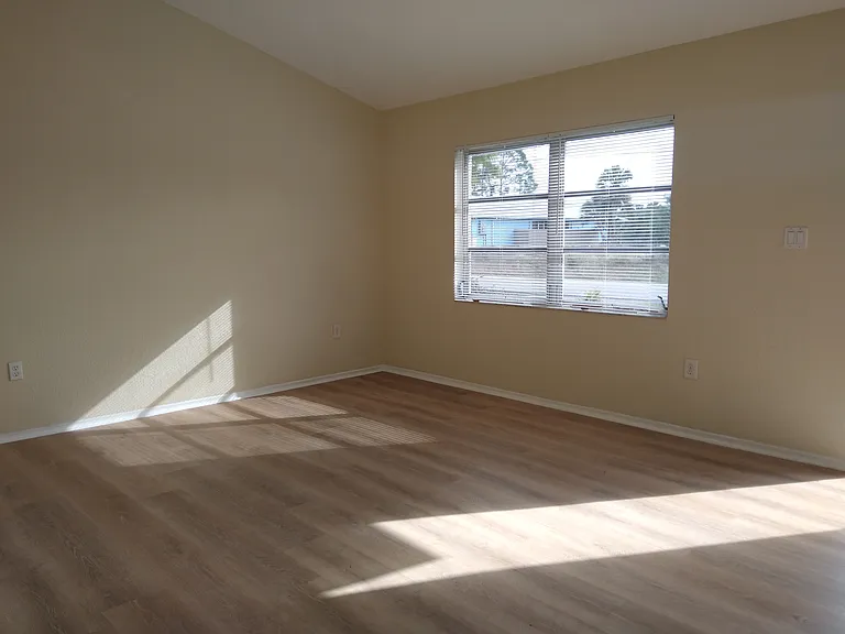 2095 & B Como St #A — Photo 15