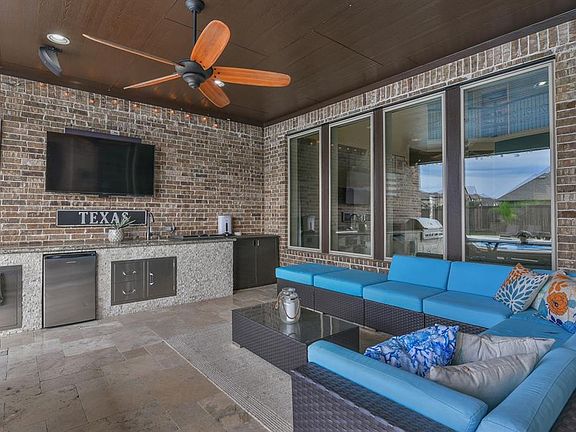 4th image of 21402 Harbor Water Dr