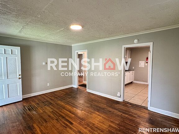 3rd image of 1580 Hugenot St