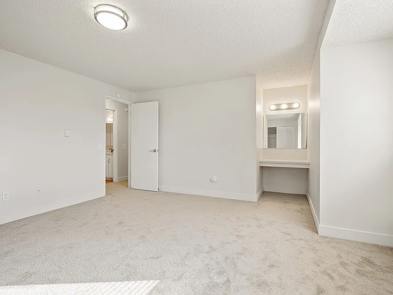 Kingswood Townhome Apartments — Photo 18